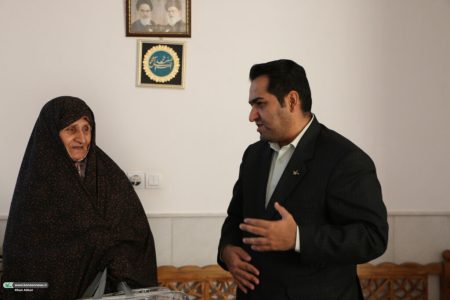 دیدار مدیرکل کانون سمنان با خانواده شهیدان شیرعلی و کلامی در سرخه