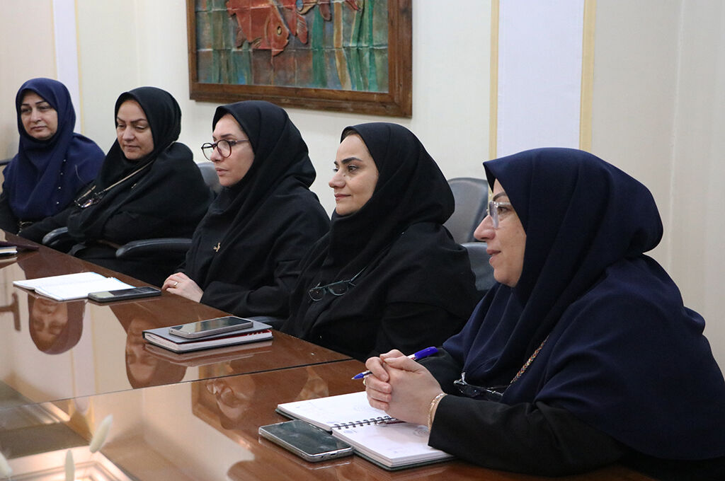 1361689-1 سهشنبههای با کتاب در کانون گیلان؛ گامی برای ترویج فرهنگ مطالعه میان همکاران