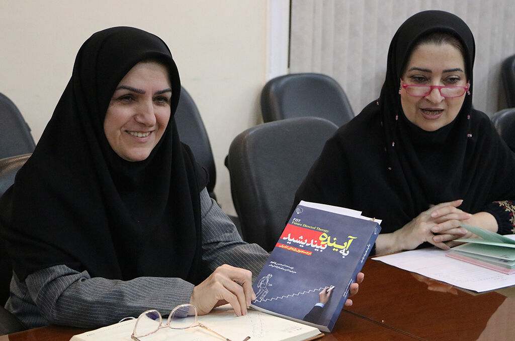 1361690-1 سهشنبههای با کتاب در کانون گیلان؛ گامی برای ترویج فرهنگ مطالعه میان همکاران