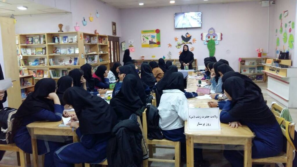 1361699-1 برگزاری برنامههای متنوع به مناسبت ولادت حضرت زینب(س) و روز پرستار