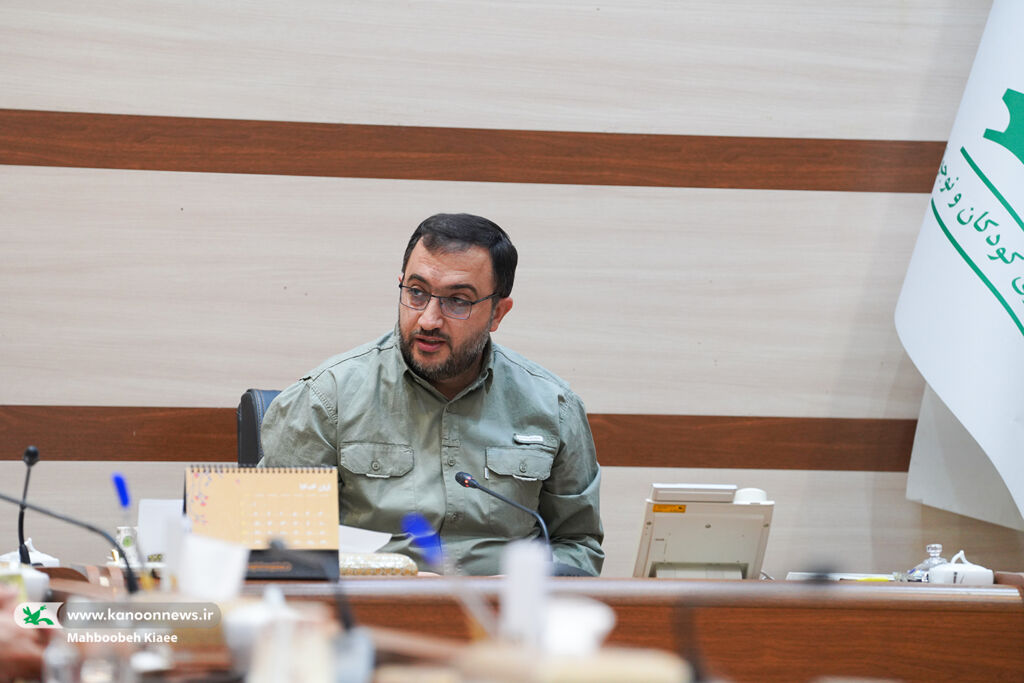 1361709-1 قدردانی از ایثارگران کانون پرورش فکری در آیینی ویژه