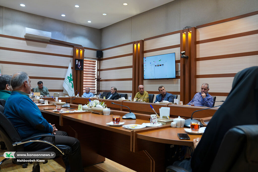 1361719-1 قدردانی از ایثارگران کانون پرورش فکری در آیینی ویژه