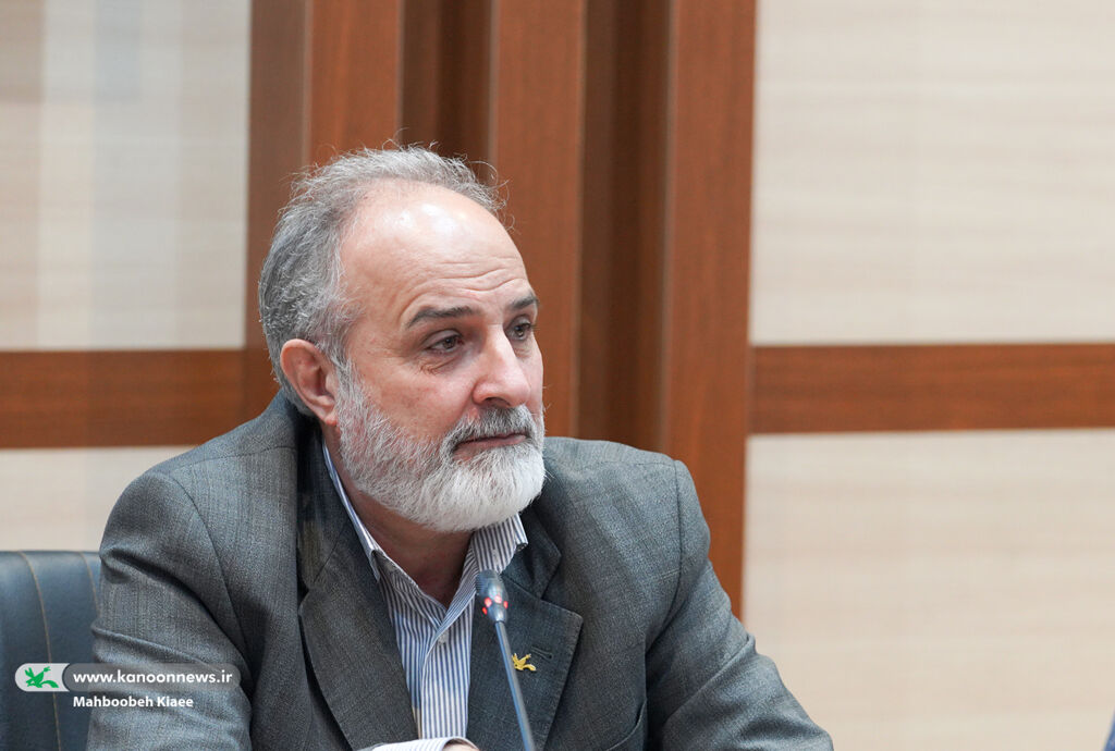 1361723-1 قدردانی از ایثارگران کانون پرورش فکری در آیینی ویژه