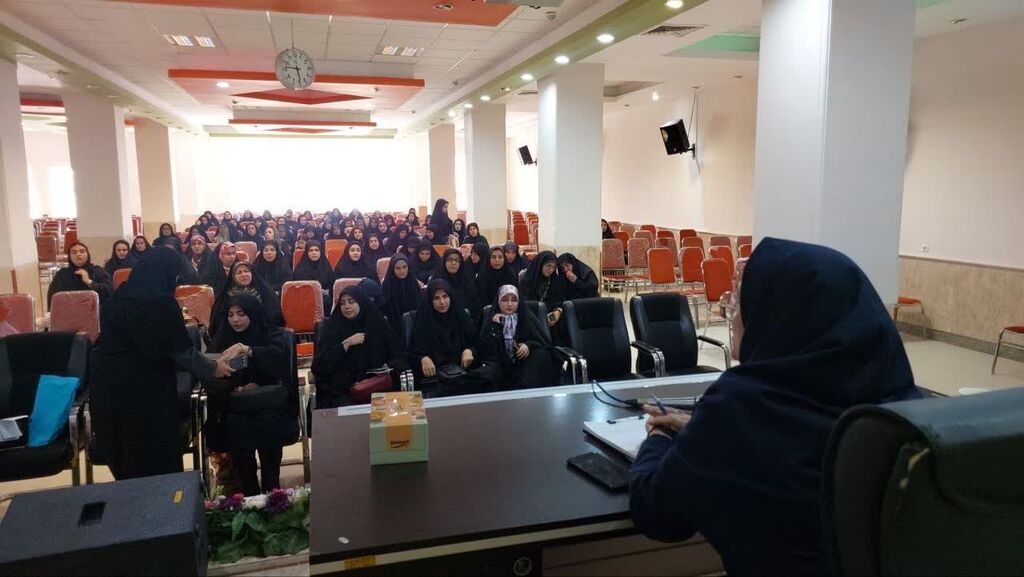 1361895-1 آموزش مهارت های قصه گویی به مربیان کودک درایلام