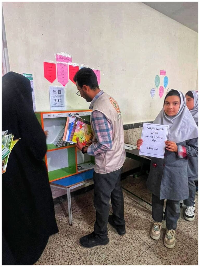 1361948-1 اجرای طرح ملی (هزار درنای کاغذی بر بام مدارس) به همت کانون استان قزوین