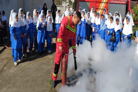 آتش‌نشانان انزلی مهارت‌های ایمنی را به کودکان آموزش‌دادند