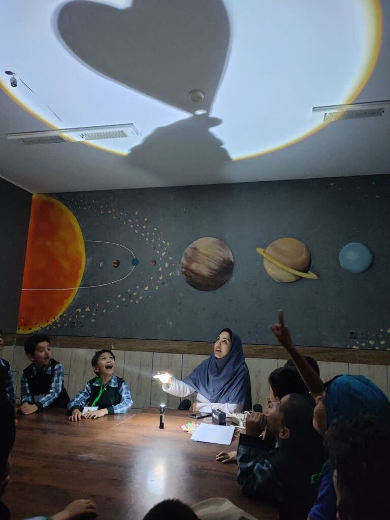 1362026-1 پرورش نوآوران فردا در کارگاه «نور و سایه»