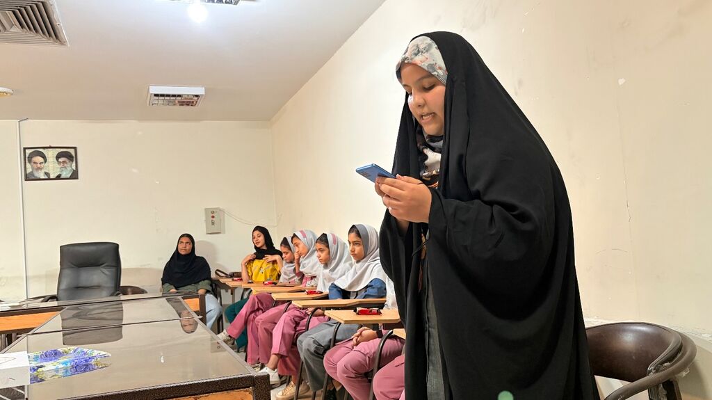 1362048-1 روایت مهربانی در روز ولادت حضرت زینب (س)