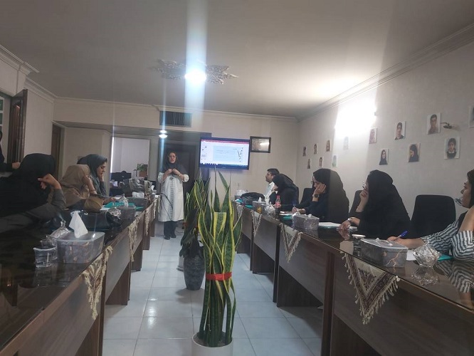 1362061-1 نشست فصلی مربیان ادبی کانون استان اصفهان همراه با آموزش جستارنویسی برگزار شد