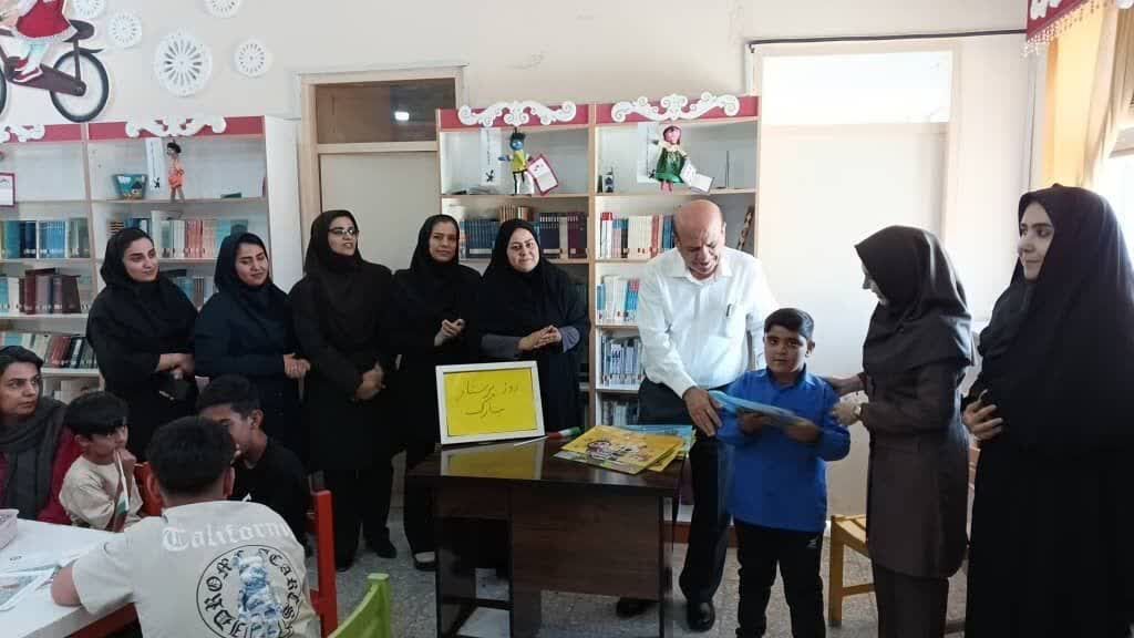 1362067-1 بازدیدجمعی از توانخواهان بهزیستی از مرکز بستک