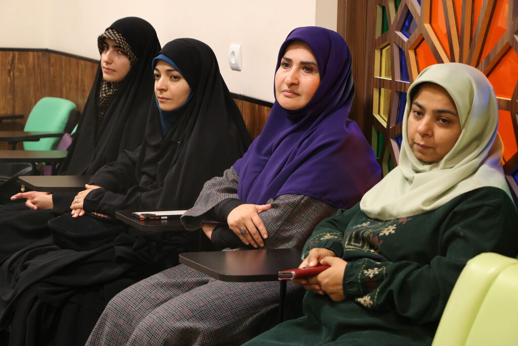 1362136-1 تربیت تزریقی نیست، بلکه فرآیندی است که از دل خود فرد میجوشد