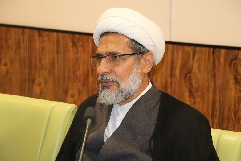 1362137-1 تربیت تزریقی نیست، بلکه فرآیندی است که از دل خود فرد میجوشد