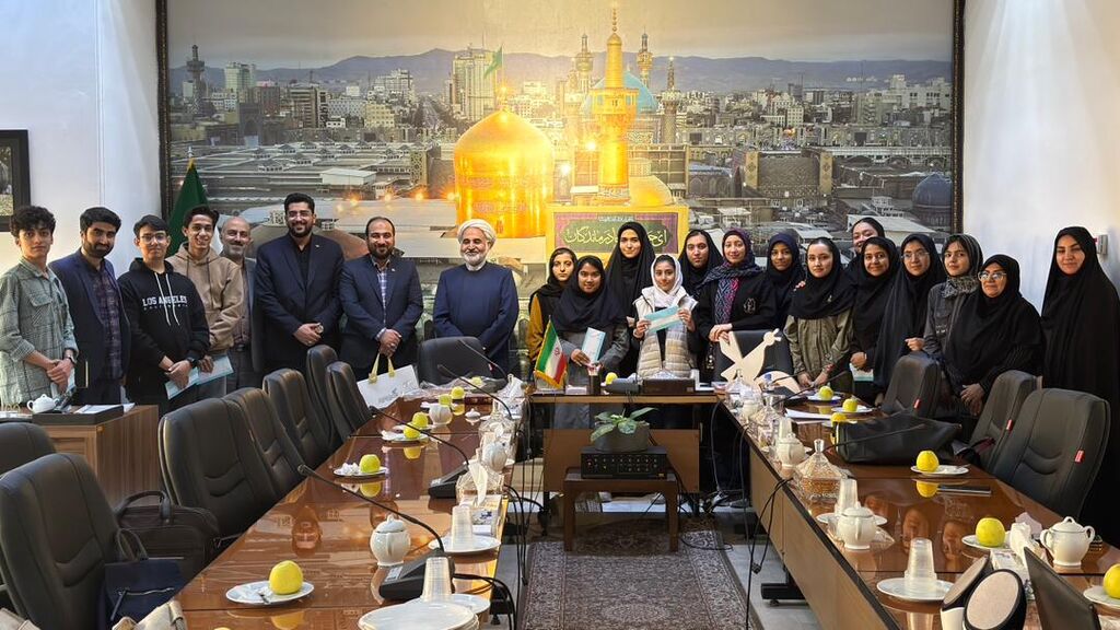 اعضای نوجوان کانون با معاون استاندار دیدار کردند