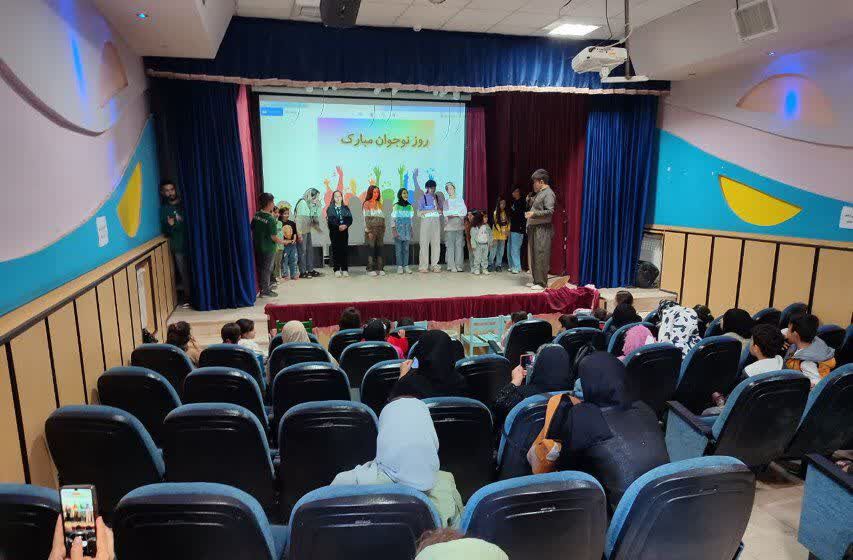 برگزاری جشنی برای نوجوانان در مرکز روانسر