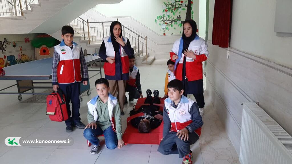 1363003-1 ویژهبرنامههای هفته پدافند غیرعامل در مراکز کانون پرورش فکری همدان