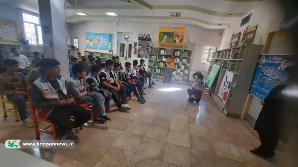 1363006-1 ویژهبرنامههای هفته پدافند غیرعامل در مراکز کانون پرورش فکری همدان