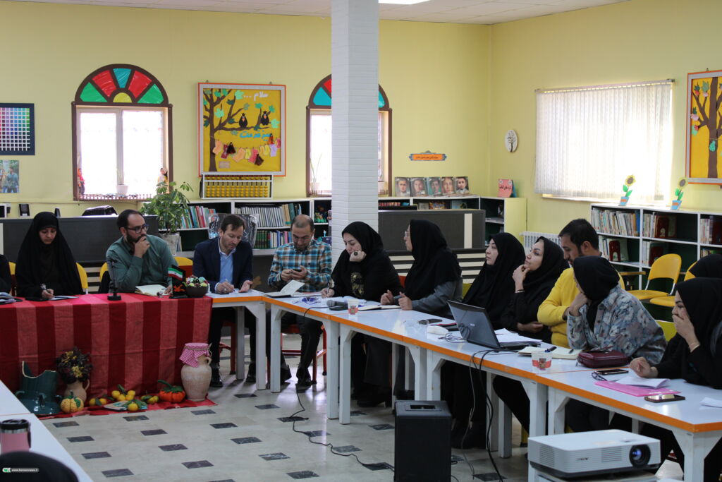 نشست فصلی مدیرکل کانون همدان با مربیان مراکز حوزه یک برگزار شد