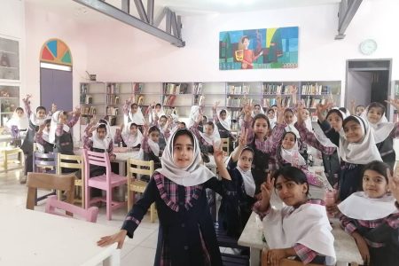 کودکان نورآبادی در جشن نوخوان‌ها، دوستی و مهربانی را جشن گرفتند