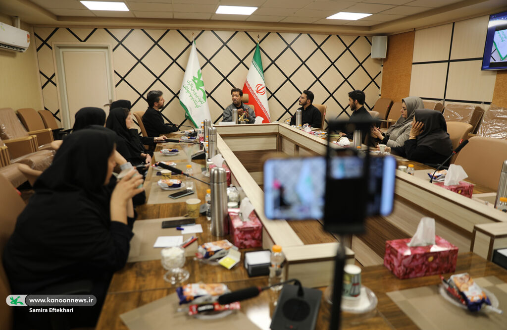 1363638-1 شعر ایران نیازی به موشک ندارد؛ خودش قدرت است/ قیصر نسل جوان را دوباره عاشق شعر کرد