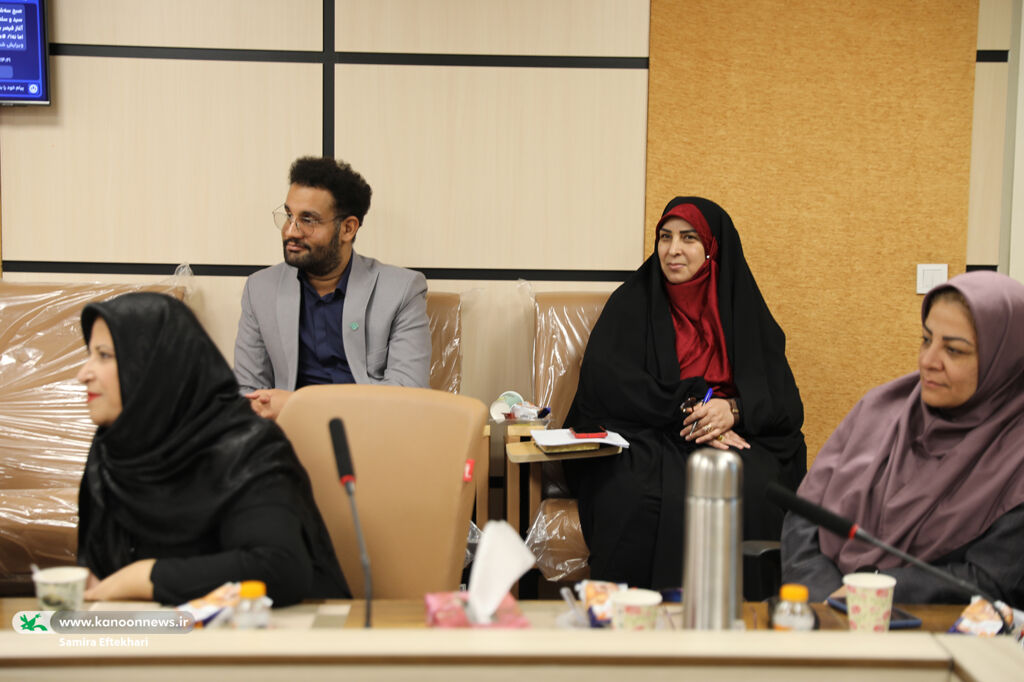 1363643-1 شعر ایران نیازی به موشک ندارد؛ خودش قدرت است/ قیصر نسل جوان را دوباره عاشق شعر کرد