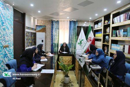 نشست هم‌اندیشی هفته‌ی کتاب و کتاب‌خوانی در کانون استان بوشهر