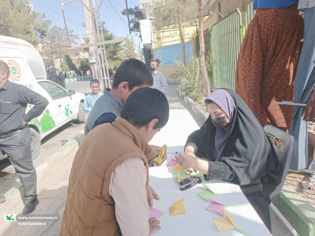 1363711-1 حضور پرشور همکاران کانون پرورش فکری سیستان و بلوچستان در راهپیمایی روز دانش آموز