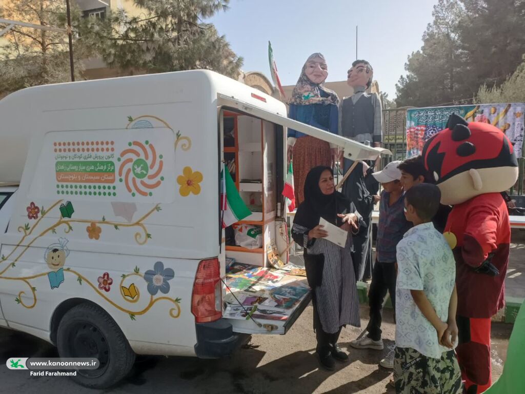 1363713-1 حضور پرشور همکاران کانون پرورش فکری سیستان و بلوچستان در راهپیمایی روز دانش آموز