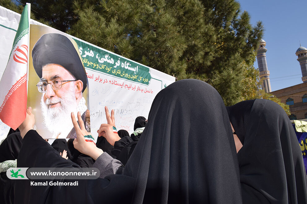 برپایی ایستگاه‌های فرهنگی هنری کانون لرستان؛ نمایش استکبارستیزی در۱۳ آبان