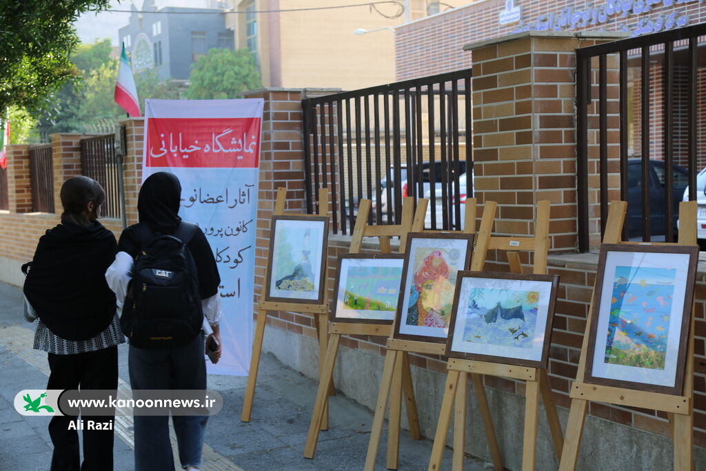 1363745-1 برپایی نمایشگاه خیابانی آثار نقاشی اعضای کانون استان بوشهر