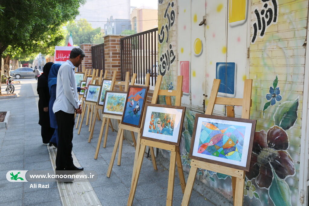 1363746-1 برپایی نمایشگاه خیابانی آثار نقاشی اعضای کانون استان بوشهر