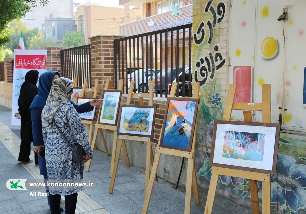 برپایی نمایشگاه خیابانی آثار نقاشی اعضای کانون استان بوشهر