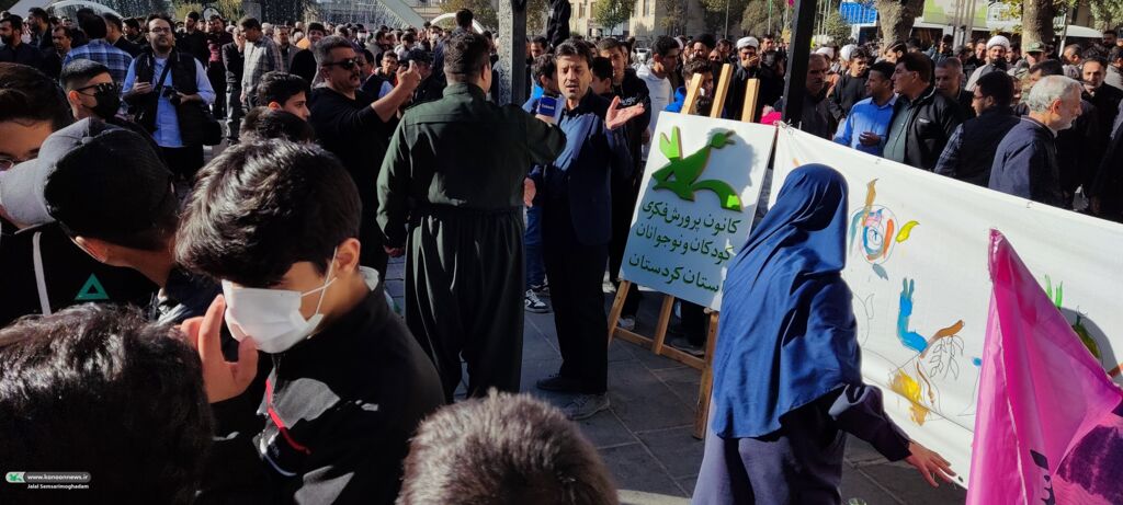 راهپیمایی یوم‌الله ۱۳ آبان در سنندج با حضور پر رنگ کانون پرورش فکری کودکان و نوجوانان