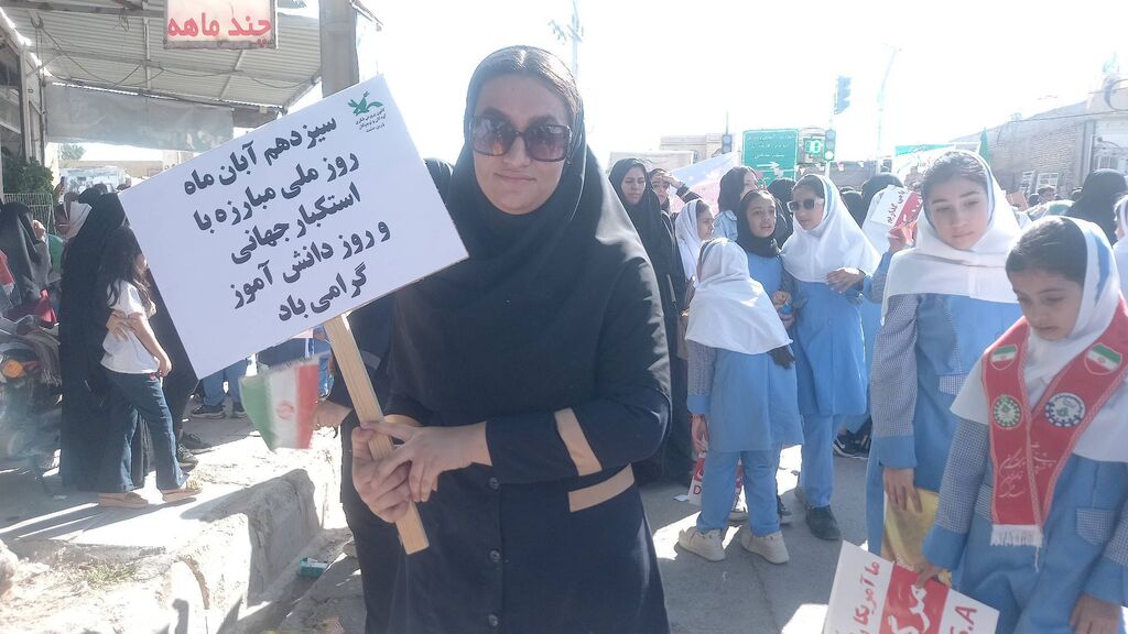 کانون‌یاران زرین‌دشت در راهپیمایی روز دانش‌آموز، نشاط و هویت ایرانی را به نمایش گذاشتند