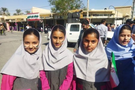 کانون‌یاران زرین‌دشت در راهپیمایی روز دانش‌آموز، نشاط و هویت ایرانی را به نمایش گذاشتند