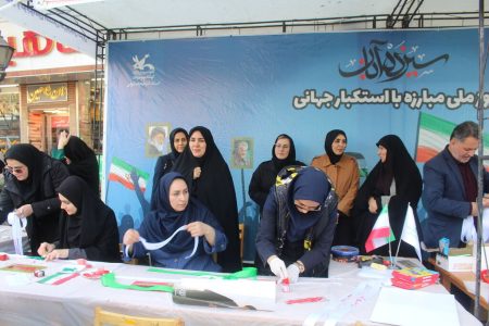 غرفه‌های کانون آذربایجان شرقی میزبان کودکان و نوجوانان در راهپیمایی یوم الله ۱۳ آبان