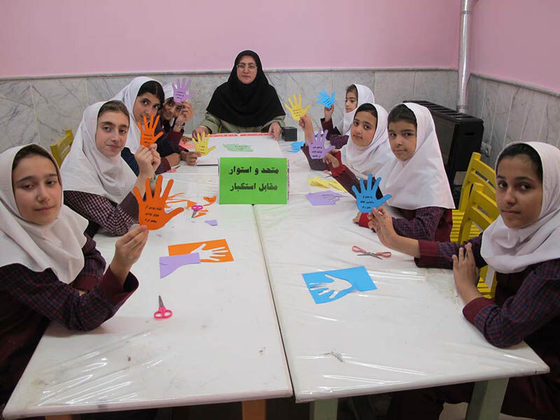 روز دانش‌آموز و یوم‌الله سیزده آبان در مراکز کانون استان اردبیل گرامی داشته شد