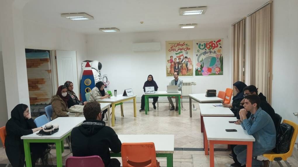 1364661-3 نوجوانان عضو انجمن ادبی «نیما» با جلوههای ادبیات عرب آشنا شدند