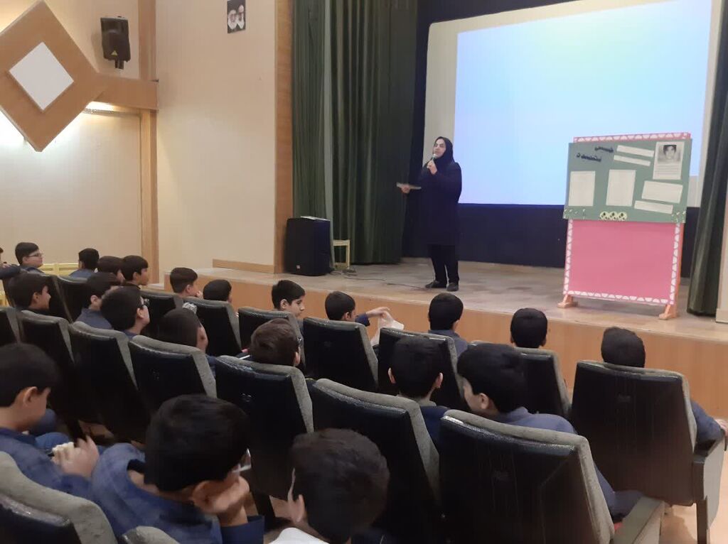 حضور مدیرکل کانون پرورش فکری کودکان و نوجوانان استان البرز در مراسم راهپیمایی ۱۳ آبان‌