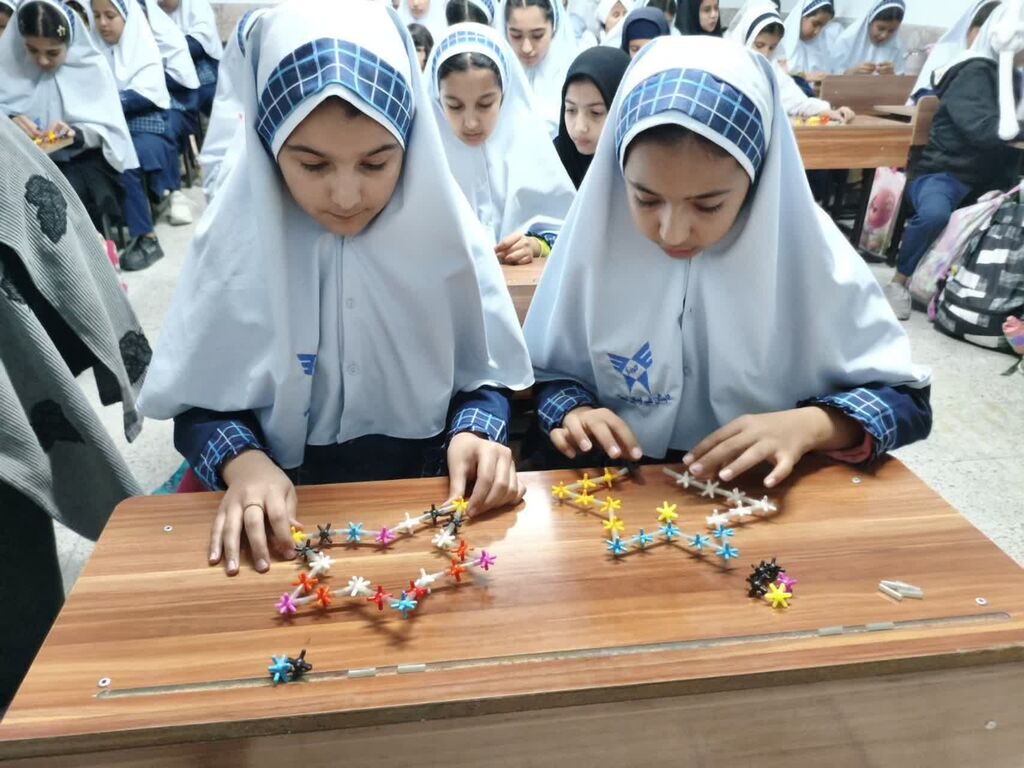 1364898-1 حضور ۳۰۰ دانشآموز تایبادی در برنامههای رصدخانه کانون استان