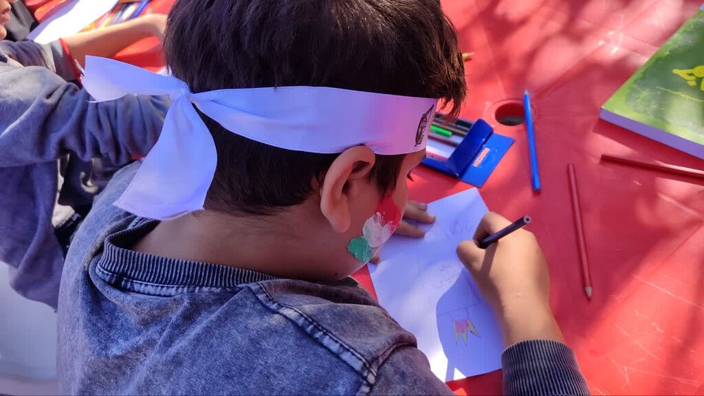 1364983-1 حضورکودکان نوجوانان درایستگاه روز 13آبان کانون استان ایلام