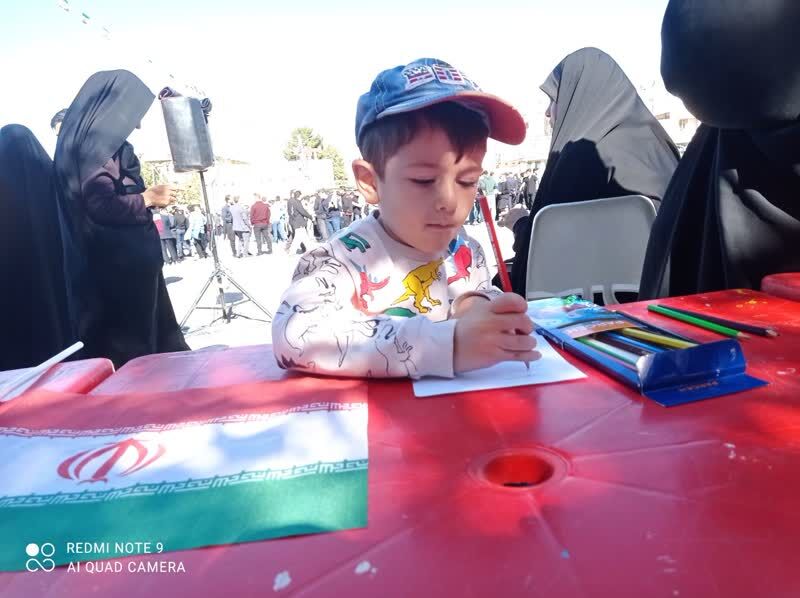 1365001-1 حضورکودکان نوجوانان درایستگاه روز 13آبان کانون استان ایلام