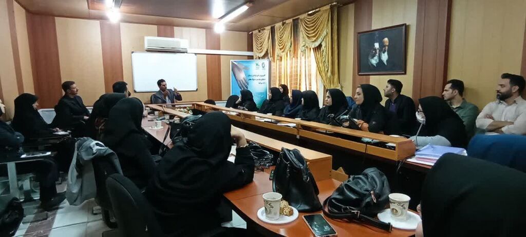 1365002-1 روانشناس برجسته کانون کرمانشاه راهکارهای حفاظت از کودکان و نوجوانان را تبیین کرد