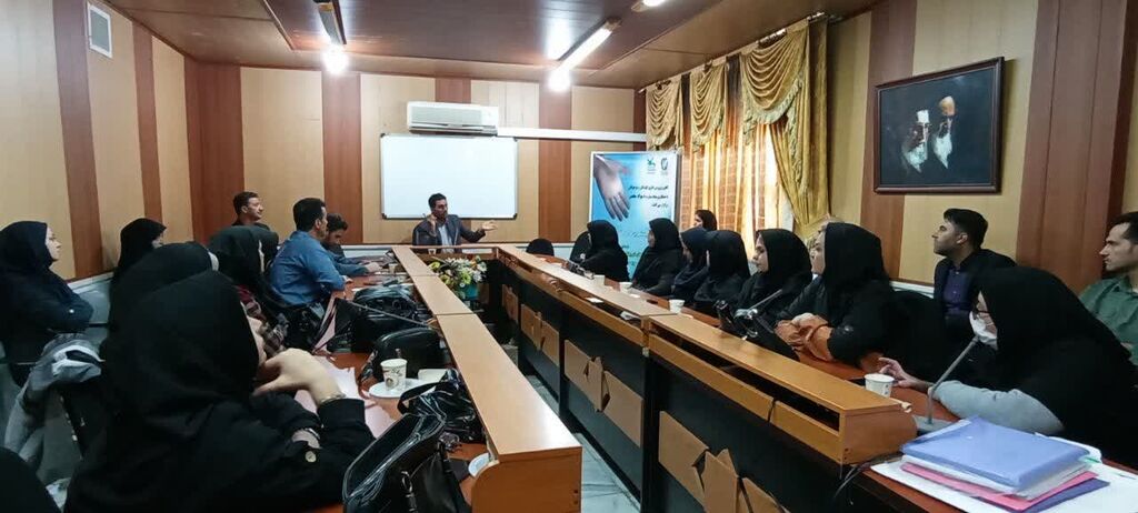 1365004-1 روانشناس برجسته کانون کرمانشاه راهکارهای حفاظت از کودکان و نوجوانان را تبیین کرد