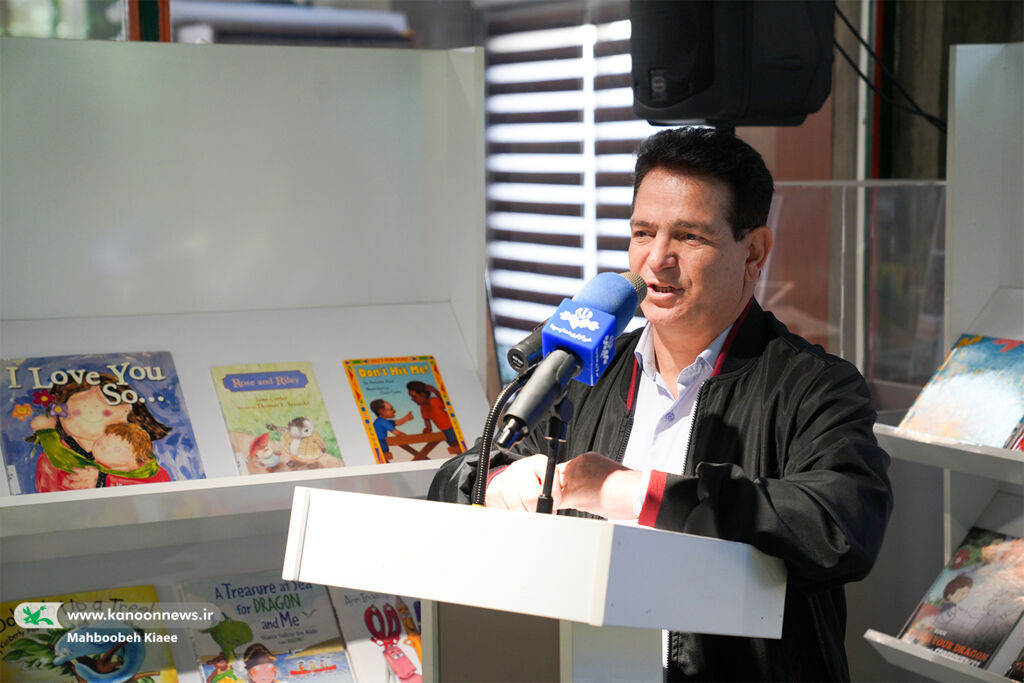 1365365-1 کانون با چاپ «یک پاورقی» کاری متفاوت انجام داده است