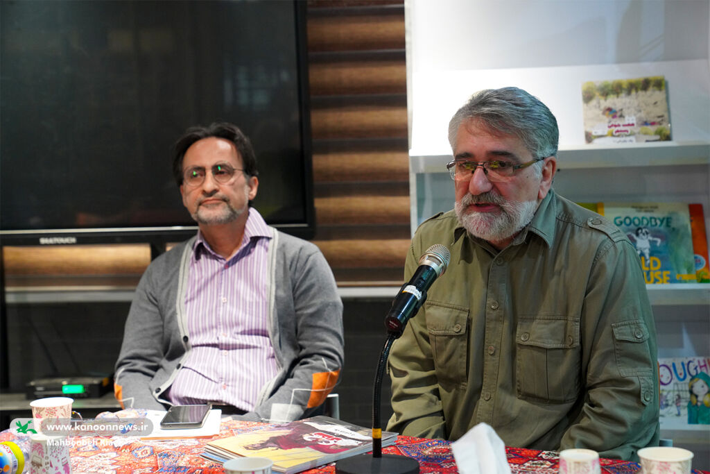 1365367-1 کانون با چاپ «یک پاورقی» کاری متفاوت انجام داده است