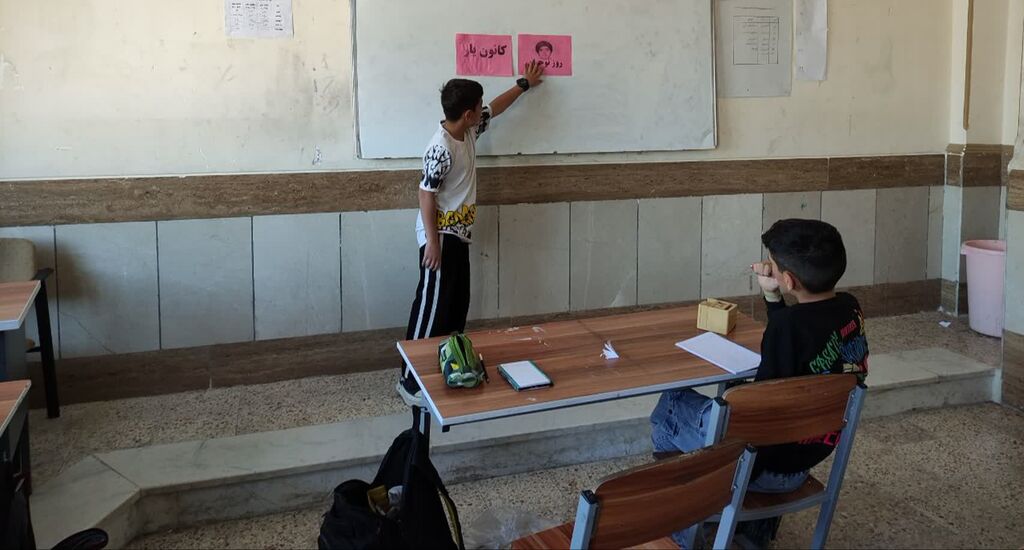 1365749-1 دیدار کانونیاران مرکز قصرشیرین با امام جمعه این شهرستان