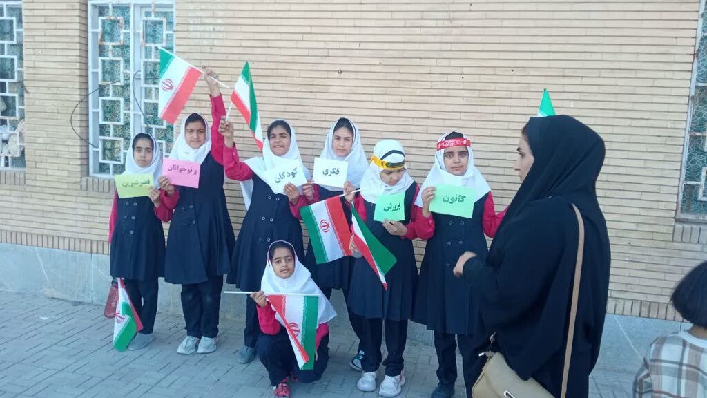 1365751-1 دیدار کانونیاران مرکز قصرشیرین با امام جمعه این شهرستان