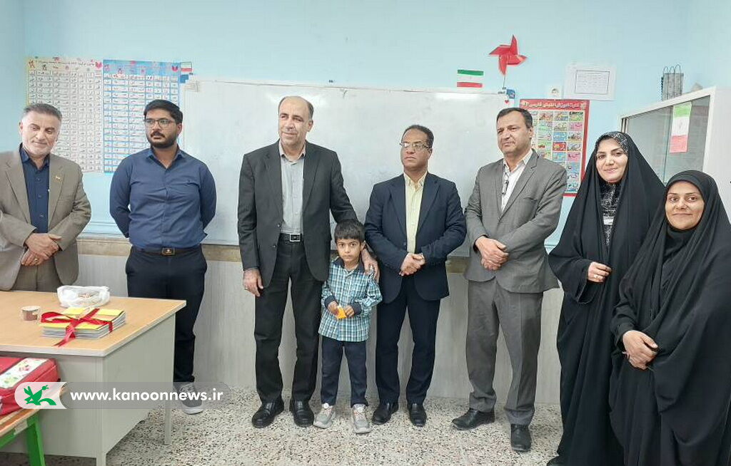 1365819-1 اهدای کتاب به مدارس چندپایه منطقه بوشکان