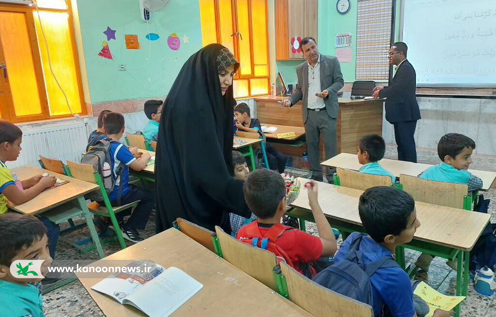 1365820-1 اهدای کتاب به مدارس چندپایه منطقه بوشکان