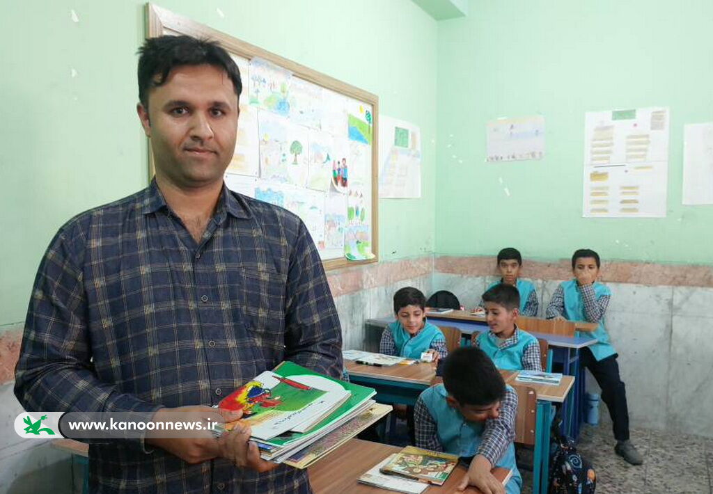 1365822-1 اهدای کتاب به مدارس چندپایه منطقه بوشکان